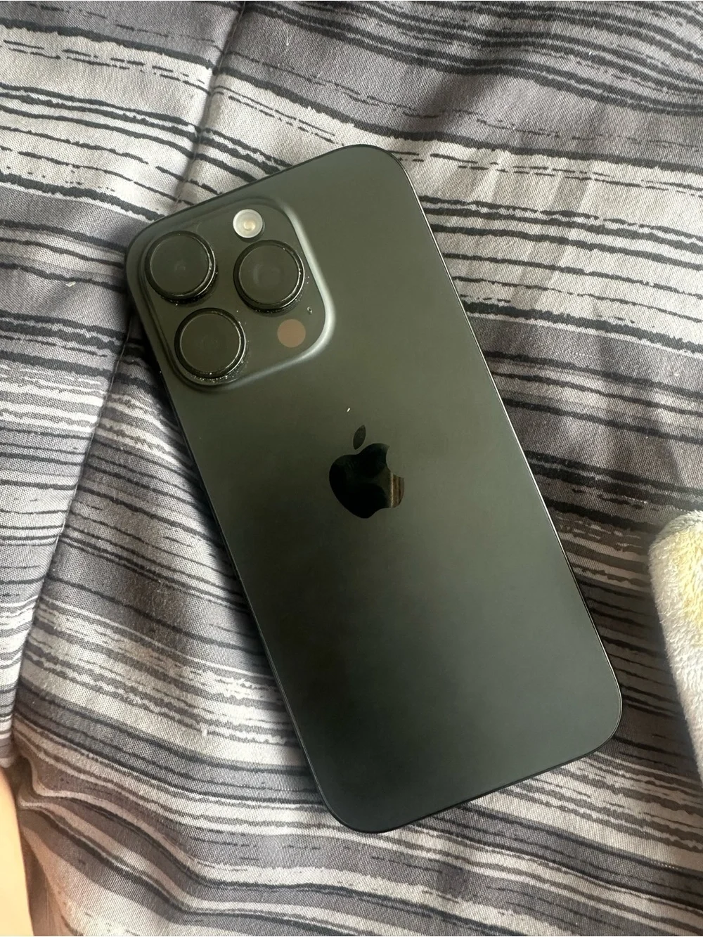 📱 Like New iPhone 16 Pro 256GB Black + Case & Screen Protector